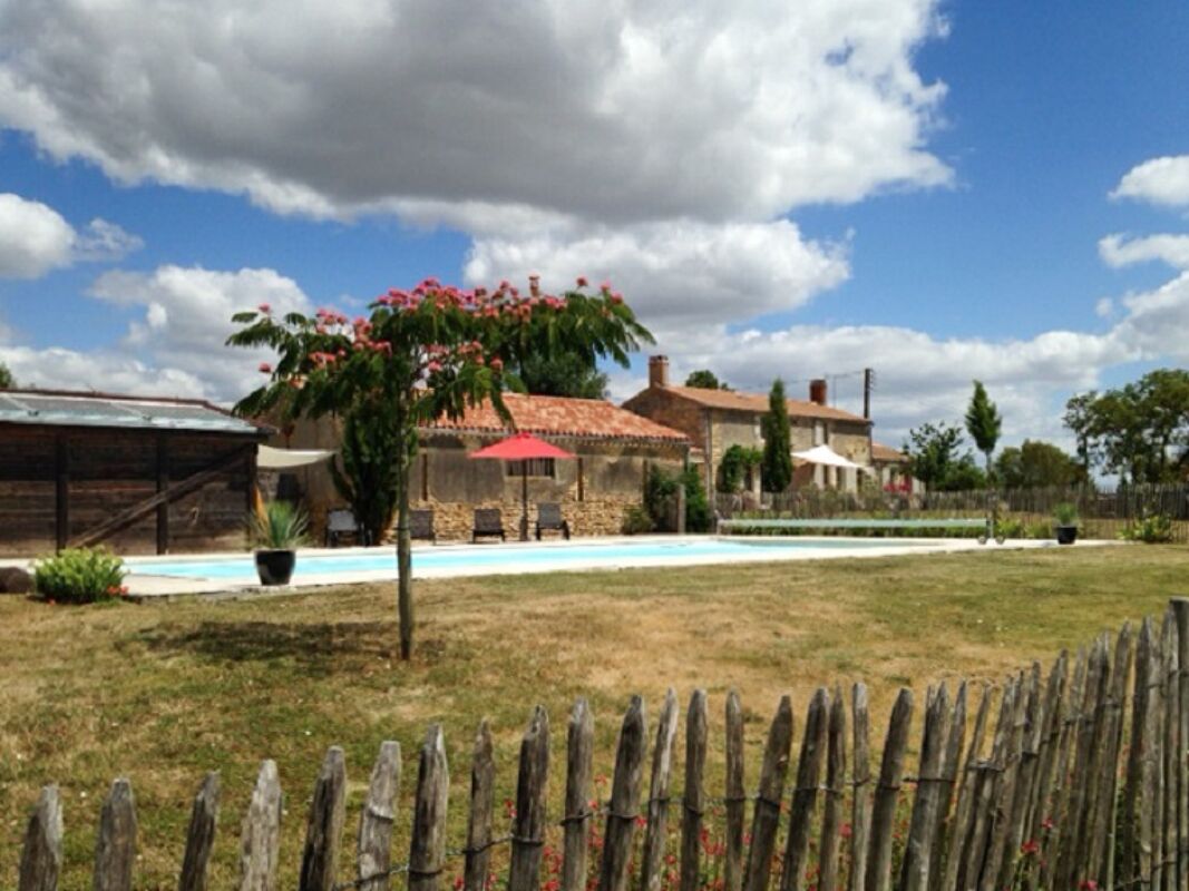 Swimming pool view Villa Saint-Cyr-en-Talmondais