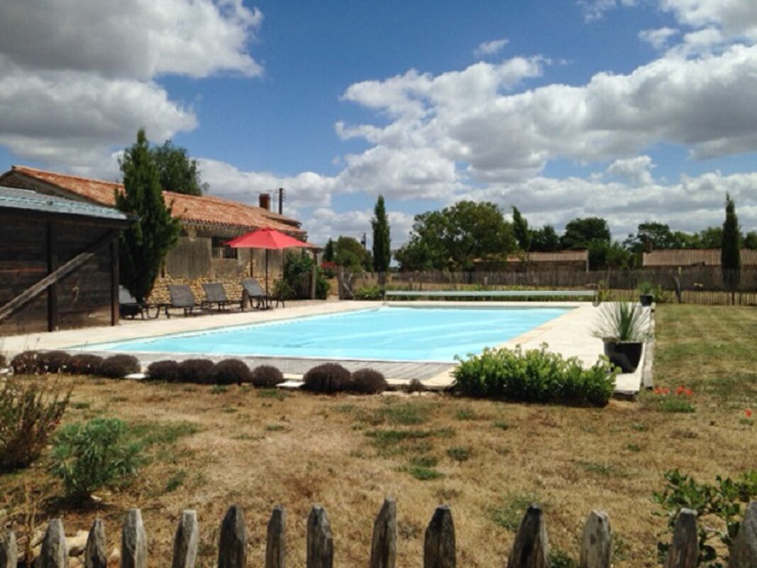 Swimming pool view Villa Saint-Cyr-en-Talmondais