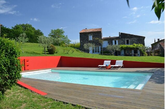 Grande casa para 11 pers. con piscina y terraza en Saint-Lager-Bressac