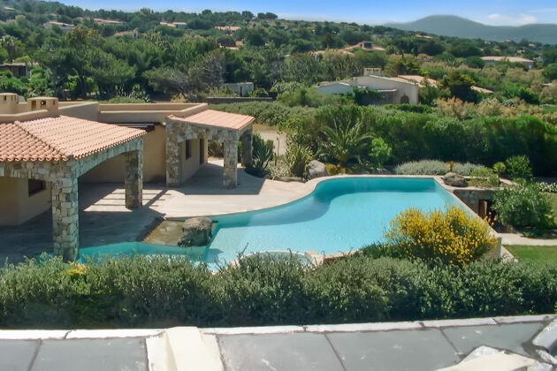 20 m away from the beach! Villa with swimming-pool, jacuzzi and spa