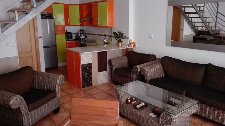 House 1 km away from the beach for 7 ppl. with shared pool and garden