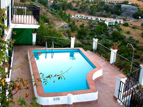 Chalet pour 12 pers. avec piscine, terrasse et balcon à Grazalema