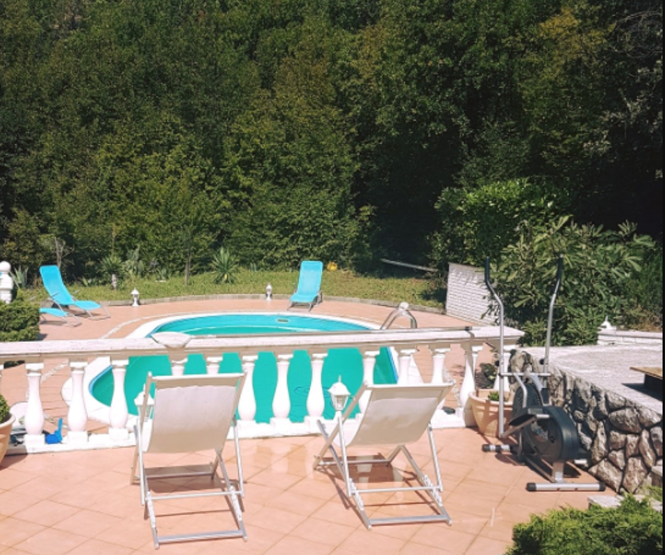 Vista sulla piscina Villa Jadranovo