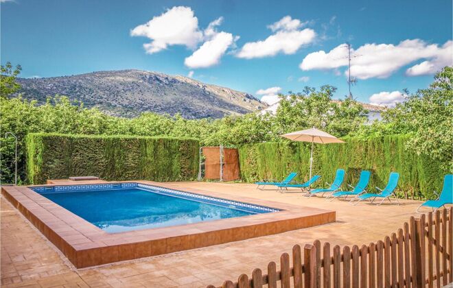 House for 10 ppl. with swimming-pool and terrace at Priego de Cordoba