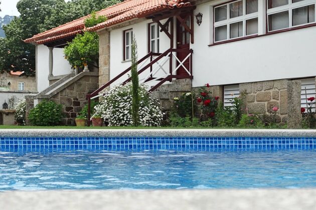 Haus für 8 Pers. mit Zugang zum Pool, Garten und Terrasse in Vouzela