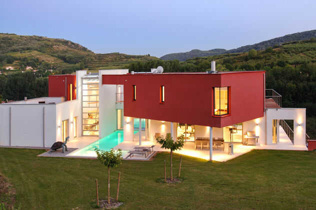 Villa for 8 ppl. with swimming-pool and jacuzzi at Saint Désirat