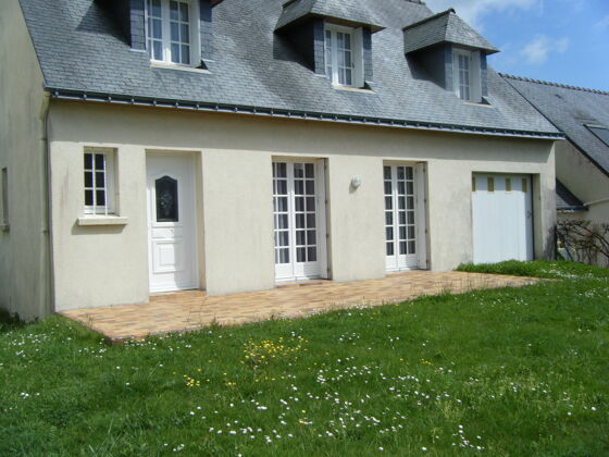 House 3 km away from the beach for 8 ppl. with garden at Locmariaquer
