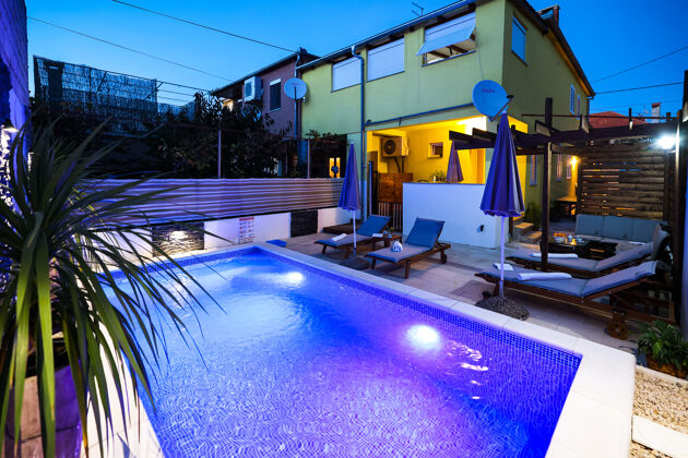 Wohnung 2 km vom Strand entfernt für 6 Pers. mit Schwimmbad in Zadar