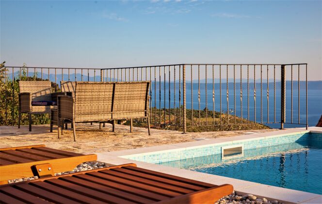 Villa a 1 km de la playa para 8 pers. con piscina y jardín en Podgora