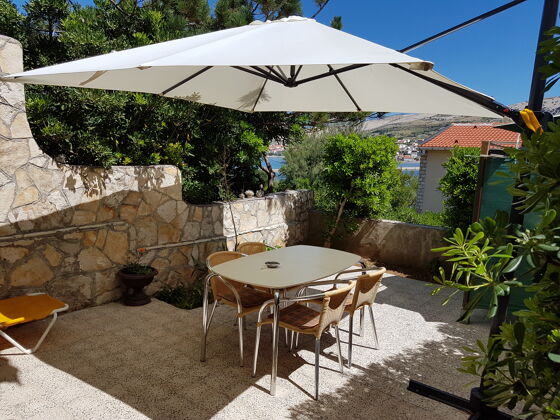 100 m away from the beach! Appartement for 4 ppl. with sea view at Pag