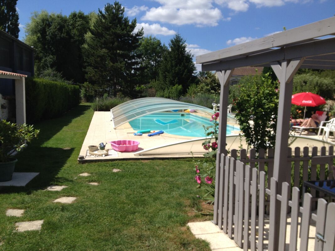 Swimming pool view Studio Saint-Jean-d'Angély