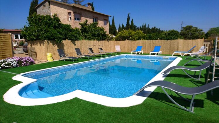 Villa a 4 km de la playa para 12 pers. con piscina y jacuzzi en Reus