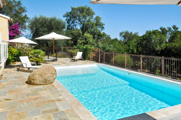 Villa à 850 m de la plage pour 14 pers. avec piscine à Linguizzetta