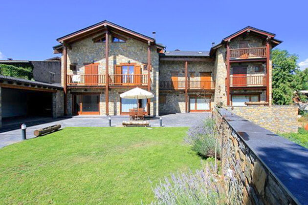 House 12 km away from the slopes for 10 ppl. at Bellver de Cerdanya