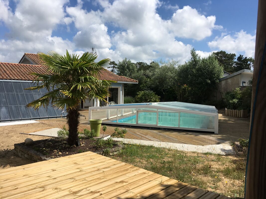 Swimming pool view Villa Saint-Hilaire-de-Riez