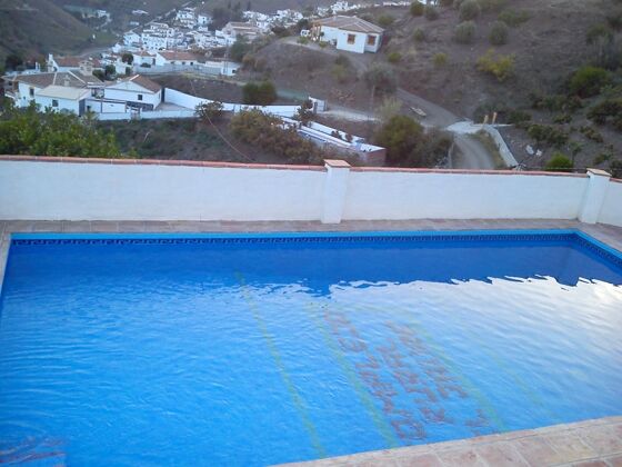 House for 6 ppl. with swimming-pool, terrace and balcony at El Borge