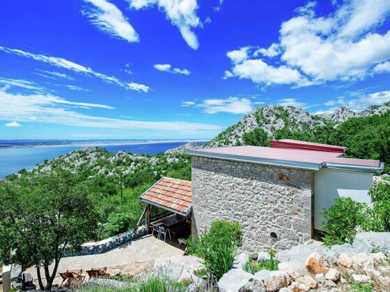 House 2 km away from the beach for 5 ppl. with sea view at Starigrad
