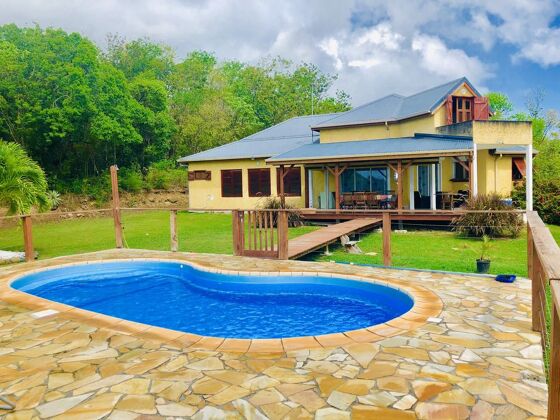House 850 m away from the beach for 6 ppl. with shared pool and garden