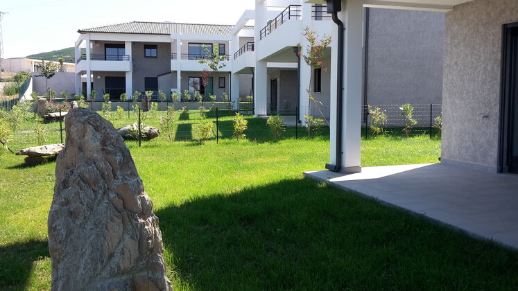 Appartement 10 km away from the beach for 4 ppl. with shared pool