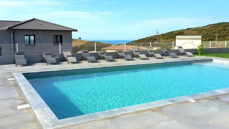 Appartement 10 km away from the beach for 4 ppl. with shared pool