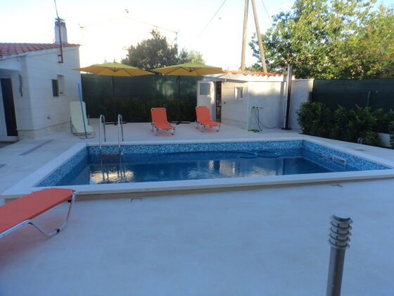 200 m away from the beach! Appartement with shared pool and jacuzzi