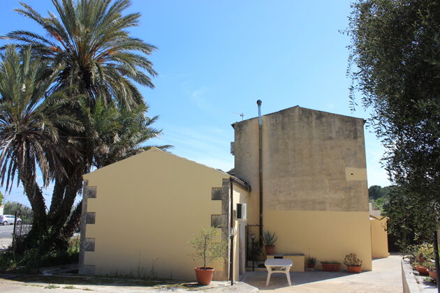 House 6 km away from the beach for 4 ppl. with terrace at Noto
