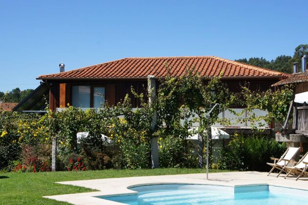Haus für 4 Pers. mit Zugang zum Pool, Garten und Balkon in Eira-Vedra