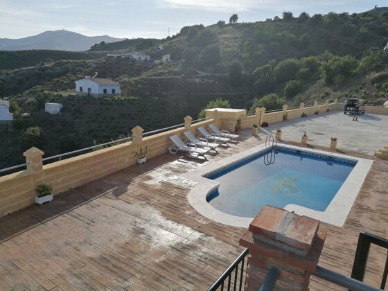 Big villa 18 km away from the beach for 10 ppl. with swimming-pool