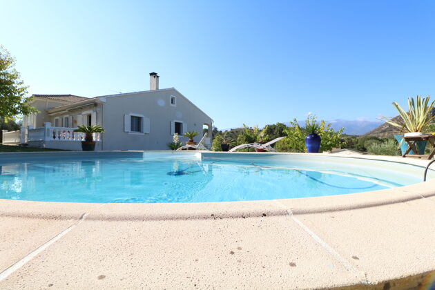 Villa 4 km away from the beach for 6 ppl. with shared pool at Oletta
