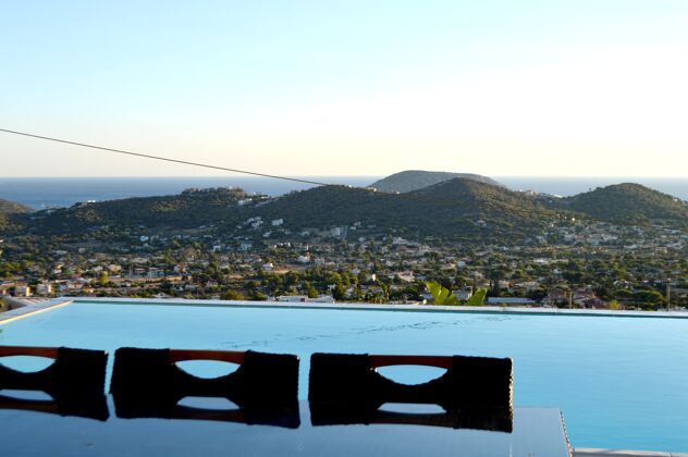 Villa 2 km vom Strand entfernt für 8 Pers. mit Schwimmbad in Anavissos