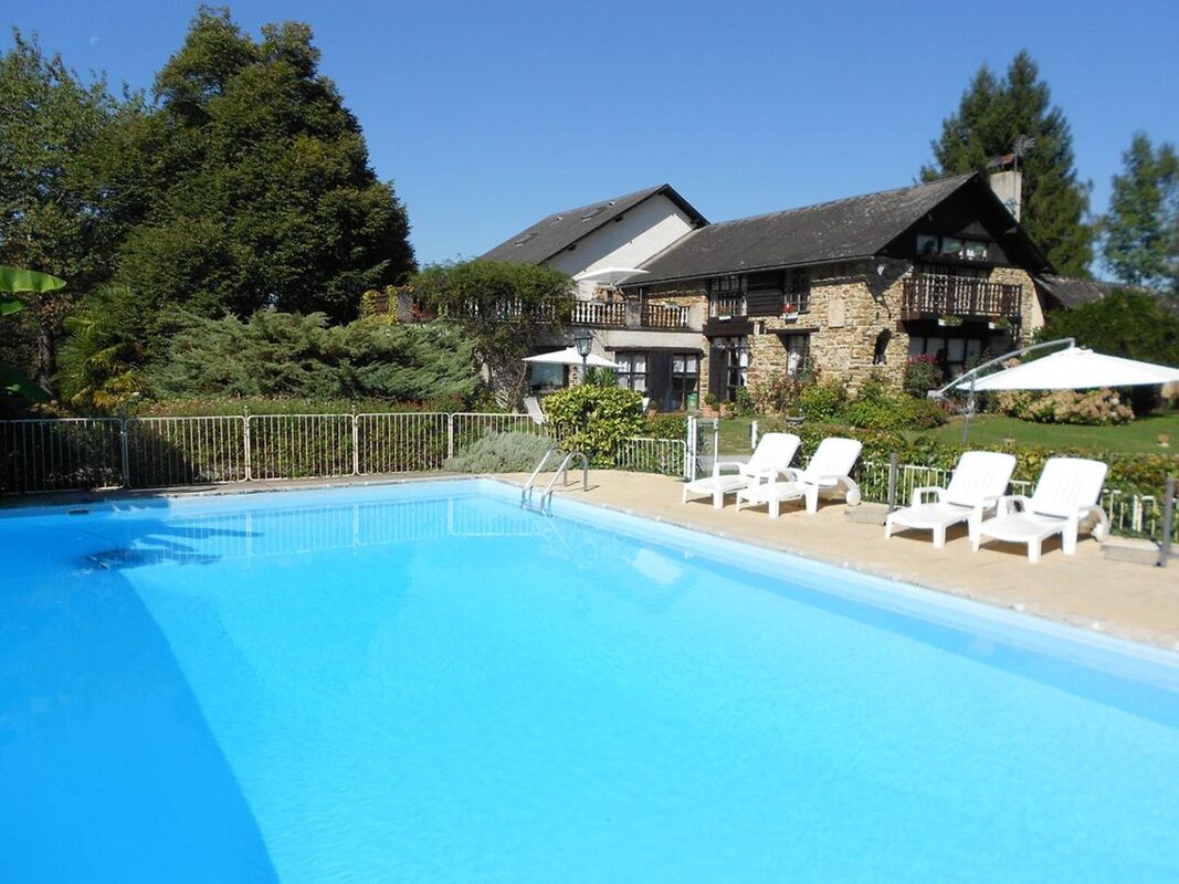 Swimming pool view Villa Haut-de-Bosdarros