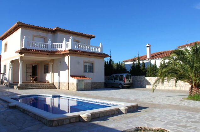 200 m away from the beach! Amazing villa for 8 ppl. with swimming-pool