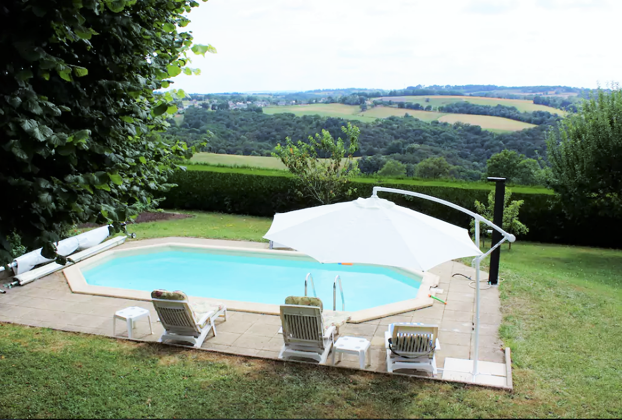 Villa für 12 Pers. mit Schwimmbad, Garten und Balkon in Mur-de-Barrez