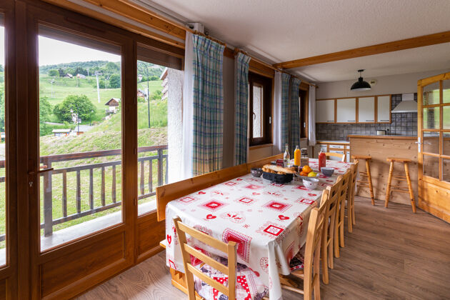 Appartement 100 m away from the slopes for 12 ppl. with balcony