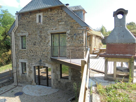 Meravigliosa casa per 10 pers. con terrazza a Castelnau-de-Mandailles