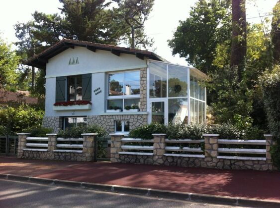 House 3 km away from the beach for 6 ppl. with garden at Arcachon