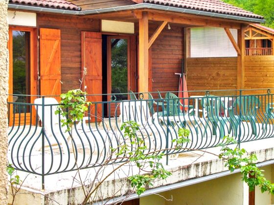 Amazing chalet 1 km away from the beach for 6 ppl. with shared pool