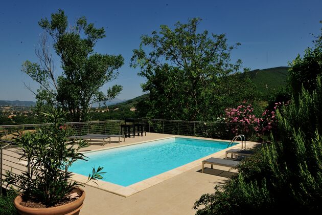 Villa for 5 ppl. with swimming-pool, garden and terrace at Costa 