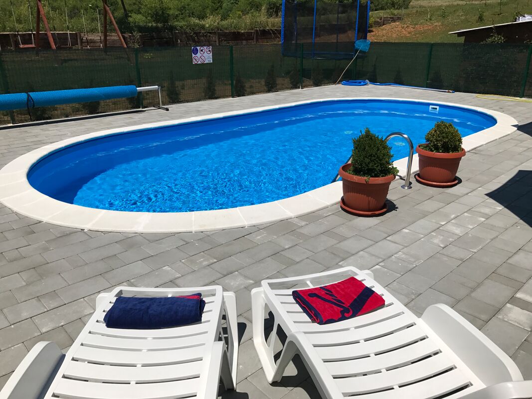 Vista sulla piscina Appartamento Oštarski Stanovi
