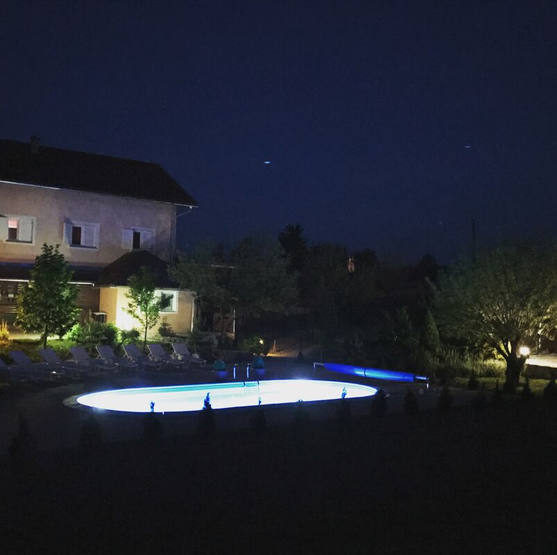 Vista sulla piscina Appartamento Oštarski Stanovi