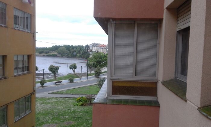 Apartamento a 5 km de la playa para 4 pers. con balcón en Cambre