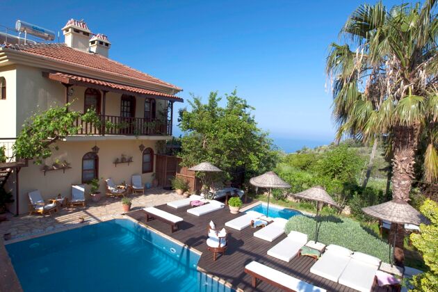 Villa a 2 km de la playa para 12 pers. con piscina, jacuzzi y jardín
