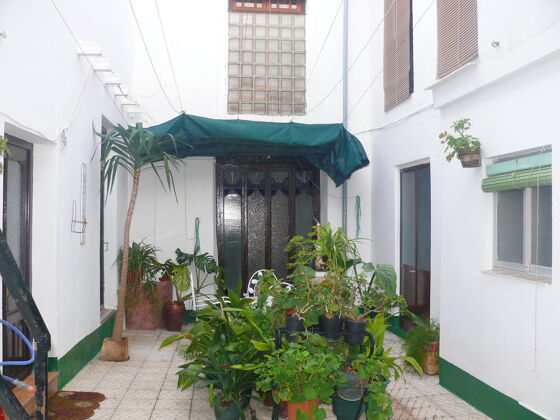 Grande casa per 10 pers. con giardino, terrazza e balcone a Teba