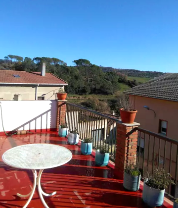 Spacious house for 7 ppl. with terrace and balcony at Gironella