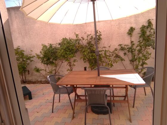 House 10 km away from the beach for 6 ppl. with garden at Marseille