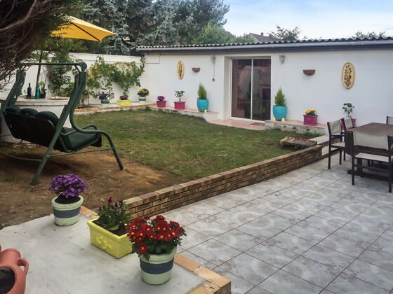 Nice studio for 3 ppl. with jacuzzi and garden at Tremblay-en-France