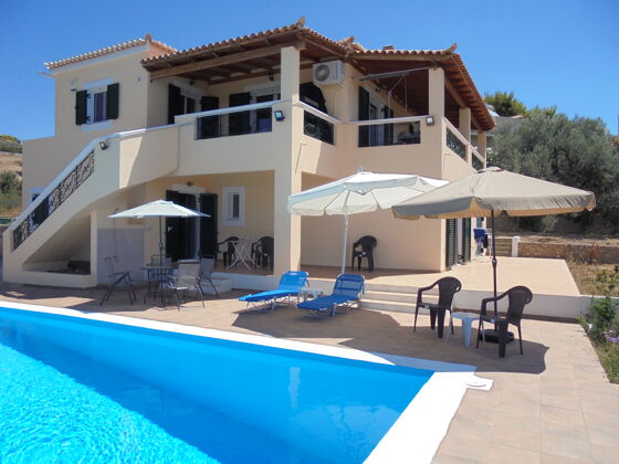 Villa 1 km vom Strand entfernt für 16 Pers. mit Schwimmbad und Garten