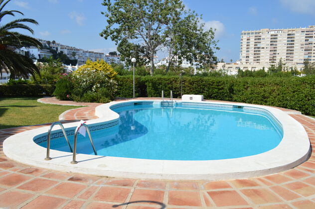 Spacious house for 4 ppl. with shared pool and terrace at Benalmádena