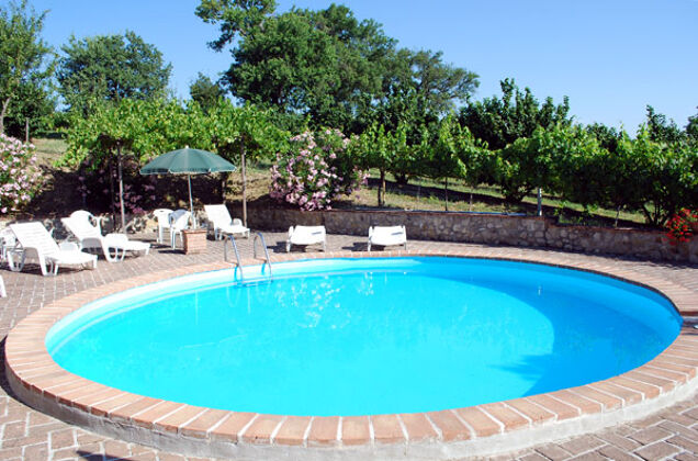 Apartamento para 10 pers. con piscina compartida y jardín en Bevagna