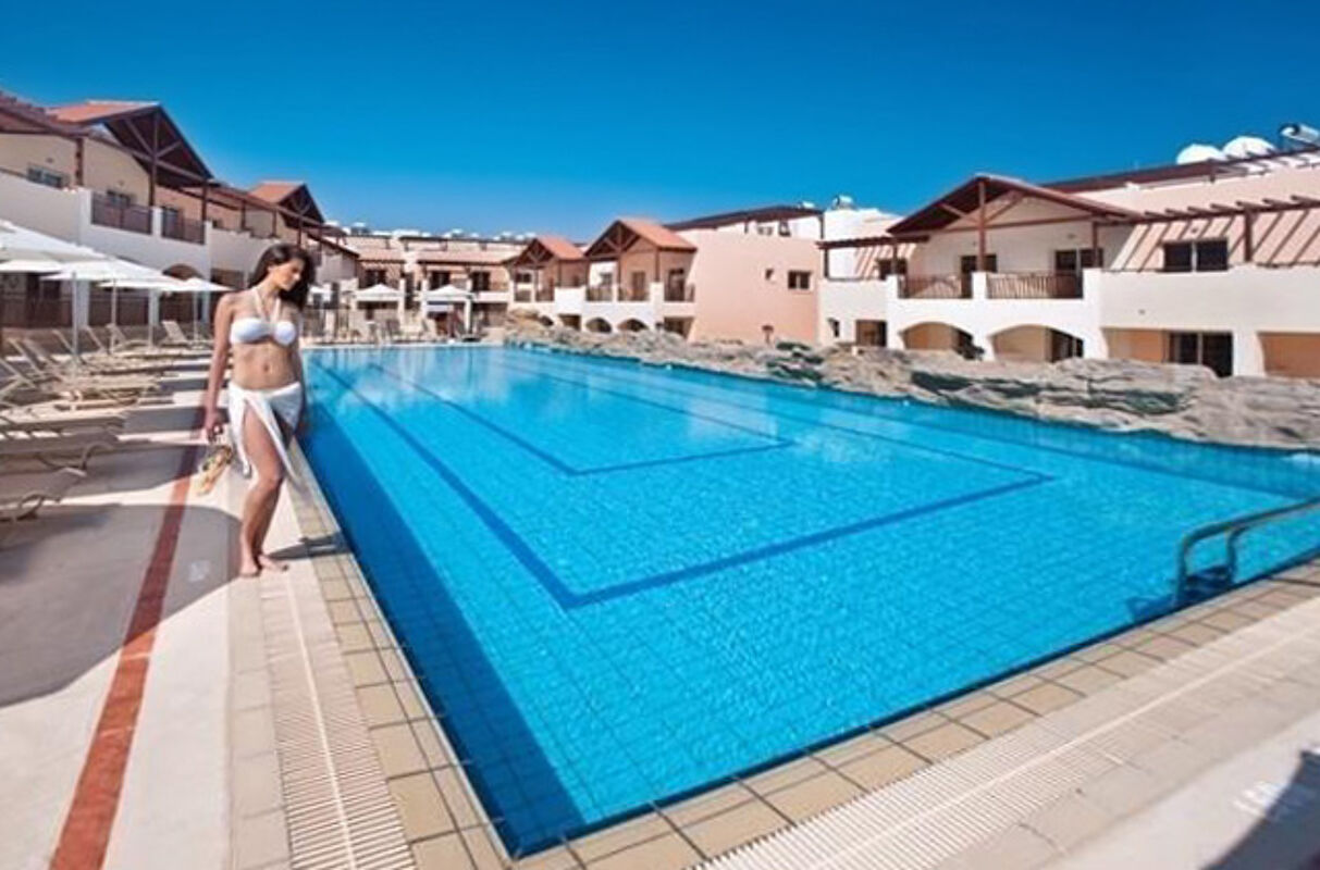 Swimming pool view Apartment Tersefanou